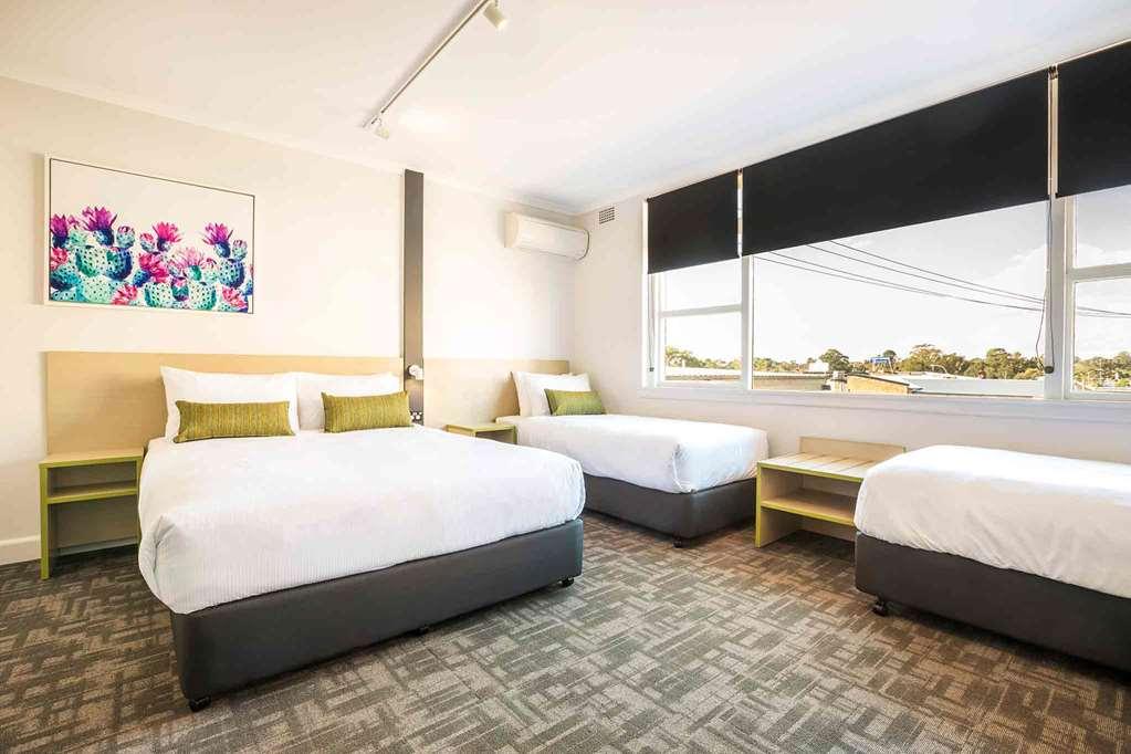 Nightcap At Hume Hotel Bankstown Oda fotoğraf